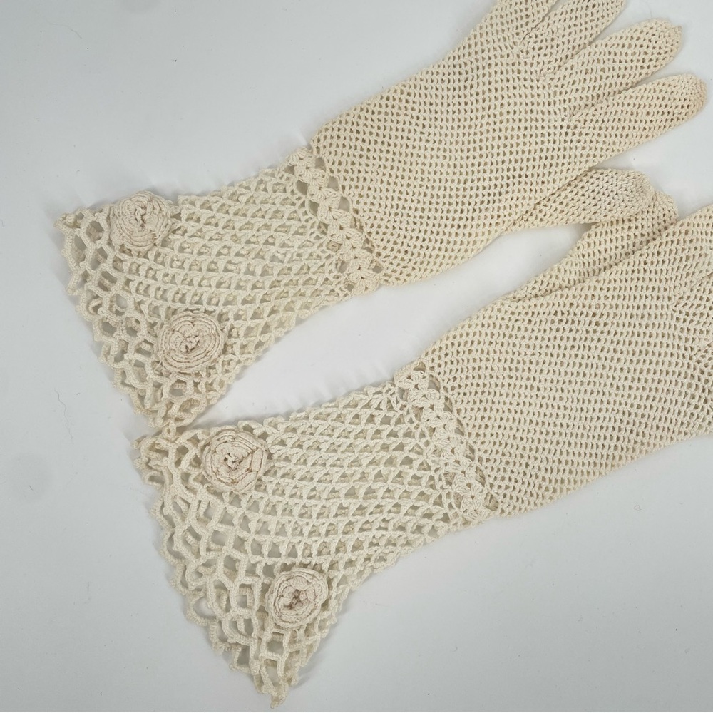 Fantastic Handmade Vintage Crocheted Cream Sheer Gloves With 3D Rosettes - Picture 2 of 12